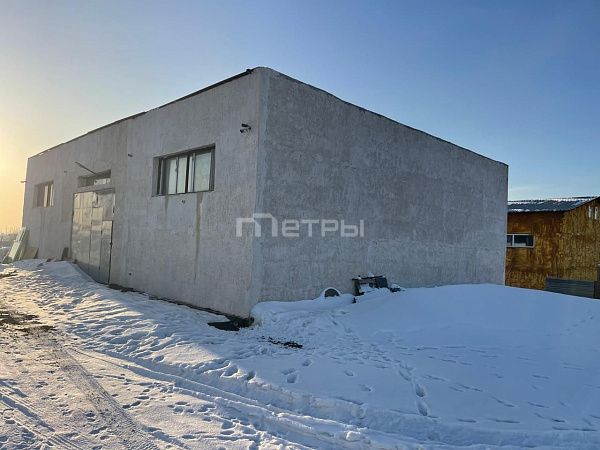 50 соток. Участок со зданием  