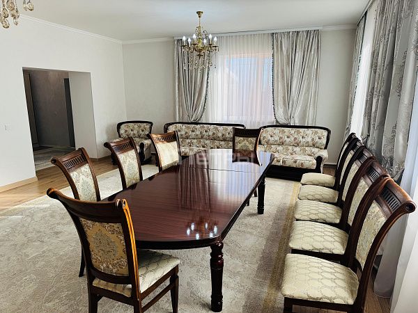 8 комнатная Отдельный дом С.Талапкер, мкр Байтерек, ул.67