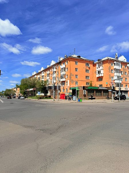 Угловое помещение на 1-ой линии Есенберлина