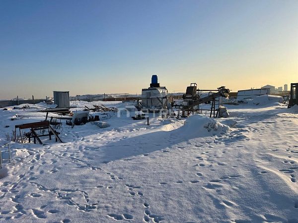 50 соток. Участок со зданием