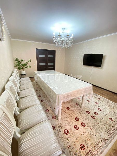 3 комнатная квартира на Азербаева