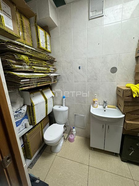 Торговые помещения, 63 м2