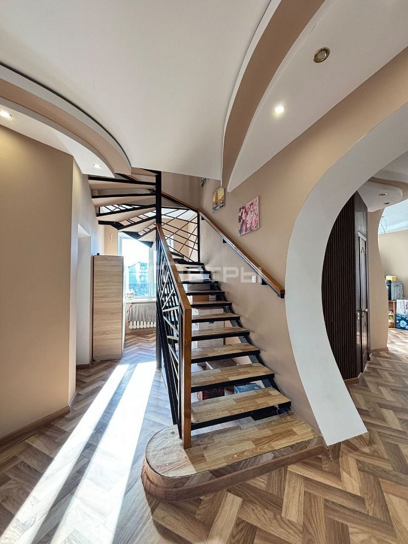 7-комнатный дом на Юго-Востоке, 297 м², участок 10 соток