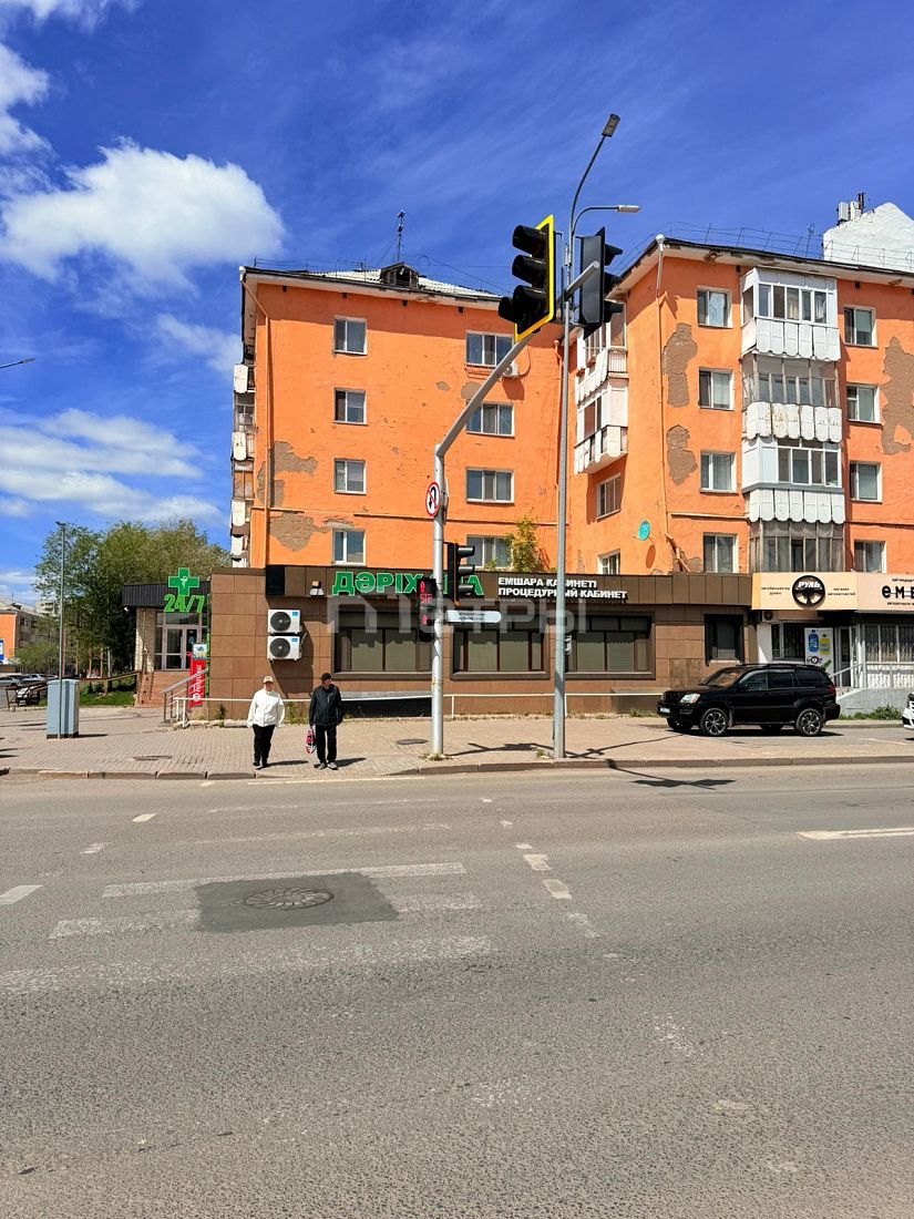 Угловое помещение на 1-ой линии Есенберлина
