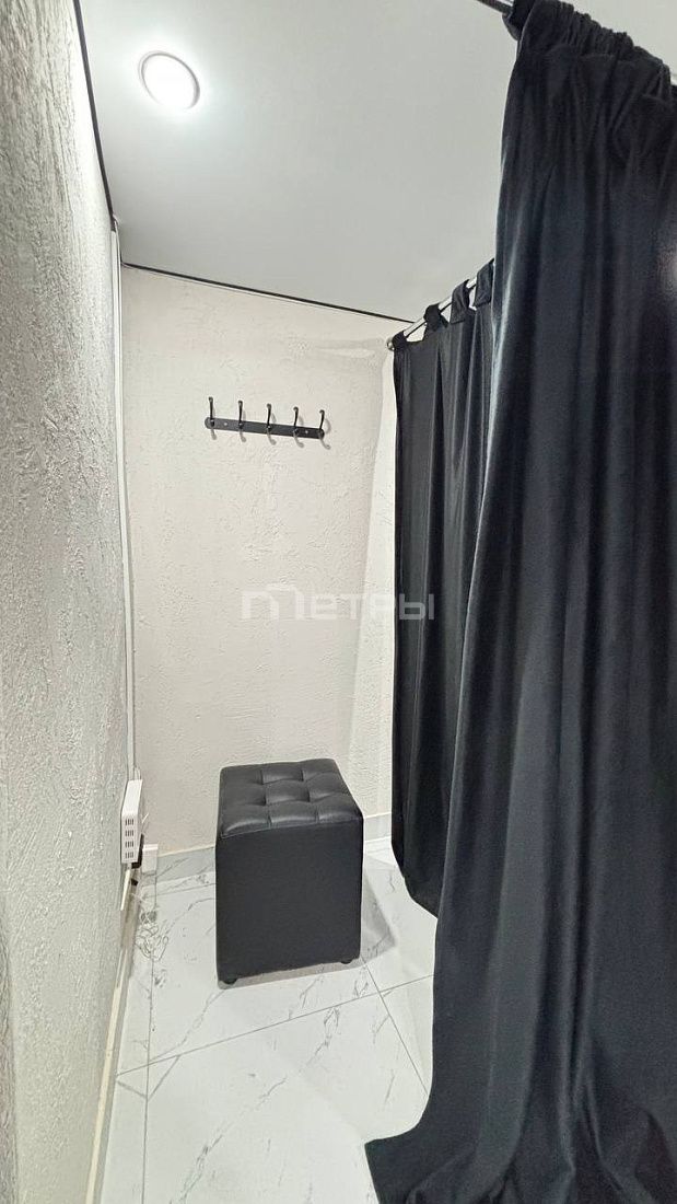 Магазин одежды и обуви (ПРОДАН)