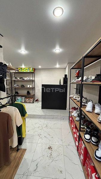 Продам магазин одежды и обуви